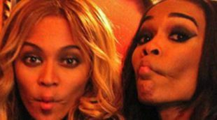 Beyoncé y sus compañeras de Destiny's Child Kelly Rowland y Michelle Williams se divierten juntas