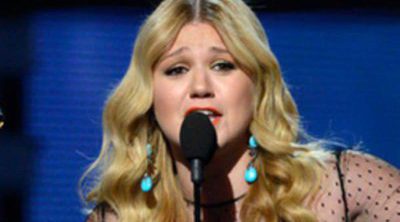 Kelly Clarkson dedica su Grammy 2013 a Mejor álbum pop solista a su "sexy" prometido Brandon Blackstock