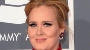 Adele se hace un tatuaje que podría ser un homenaje a su hijo Angelo