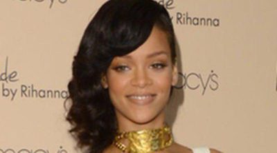 Un hombre enfurecido por el noviazgo de Rihanna y Chris Brown agrede a la cantante con una botella