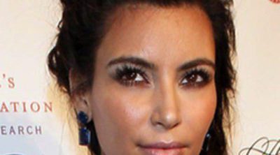 Kim Kardashian posa en bikini mostrando su incipiente embarazo