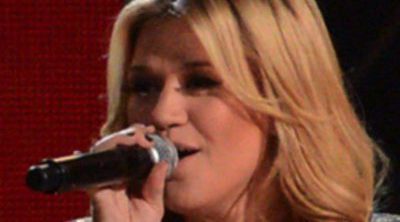 Kelly Clarkson califica como "falsas" las críticas que ha recibido del productor Clive Davis