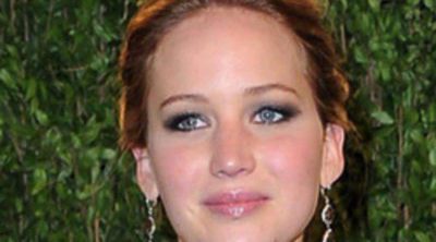 Jennifer Lawrence se tiñe de morena tras los Oscar 2013 para seguir con el rodaje de 'En Llamas'