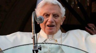 Benedicto XVI llega a Castel Gandolfo en helicóptero tras despedirse entre aplausos del Vaticano