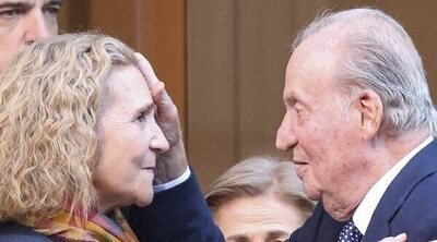 El peculiar ritual de despedida del Rey Juan Carlos y la Infanta Elena: Cruz en la frente y choque de manos