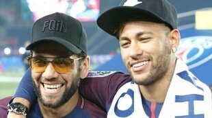 Dani Alves devuelve al padre de Neymar los 150.000 euros de la indemnización