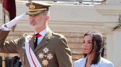 El Rey Felipe vuelve a jurar bandera 40 años después ante la mirada de la Reina Letizia y con la Princesa Leonor como cadete