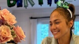 Jennifer Lopez celebra su cumpleaños con temática 'Bridgerton' por todo lo alto