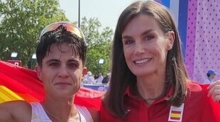 La reacción de la Reina Letizia con la atleta María Pérez tras comprobar que estaba empapada en sudor en París 2024