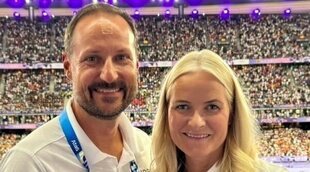 La Princesa Mette-Marit reaparece en los Juegos Olímpicos en París tras la detención de su hijo Marius Borg