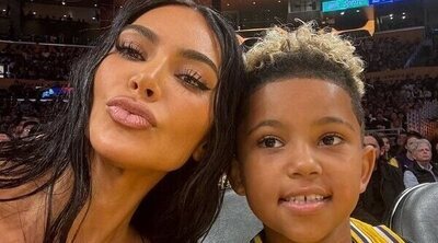 Kim Kardashian obliga a su hijo Saint West de 8 años a firmar un contrato para abrirse un canal de Youtube