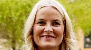 Mette-Marit de Noruega se da de baja por los efectos de su tratamiento contra la enfermedad crónica que padece