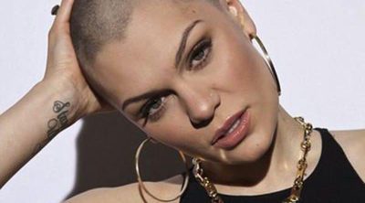 Jessie J se rapa la cabeza en televisión para recaudar fondos para ayudas benéficas