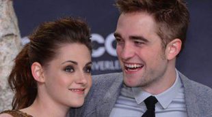 Robert Pattinson y Kristen Stewart hacen pública su reconciliación paseando cogidos de la mano