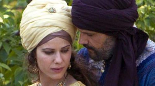 Roberto Enríquez y Nani Jiménez, pasión en La Alhambra en la segunda temporada de 'Isabel'