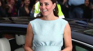 Kate Middleton luce embarazo en un acto benéfico de la National Portrait Gallery de Londres