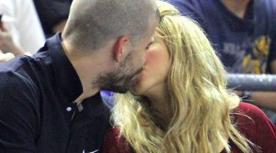 Gerard Piqué y Shakira celebran con besos la clasificación del Regal Barça para la Final Four