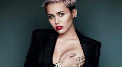 Miley Cyrus se desnuda para V Magazine y declara que su relación con Liam Hemsworth sigue adelante