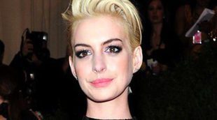 El look punk de Anne Hathaway, Zachary Quinto, Nicole Richie y Miley Cyrus en la Gala del MET 2013