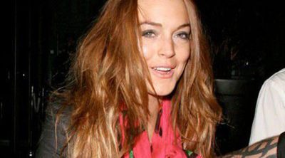 El padre de Lindsay Lohan decide sacarla del Betty Ford Center a pesar de sus progresos