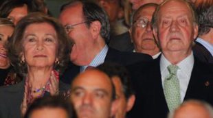 Los Reyes Juan Carlos y Sofía, testigos de la victoria del Atlético de Madrid ante el Real Madrid en la Copa del Rey 2013