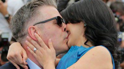 Alec Baldwin, todo amor y pasión con su mujer Hilaria Thomas en el Festival de Cannes 2013