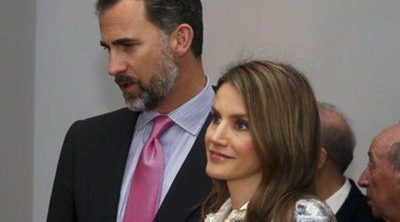 Los Príncipes Felipe y Letizia inauguran la exposición 'La Transición en tinta china'