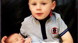 Wayne Rooney publica una foto de su hijo Kai abrazando a su hermano recién nacido Klay