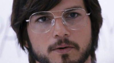 Ashton Kutcher se convierte en Steve Jobs en el nuevo tráiler de 'jOBS'