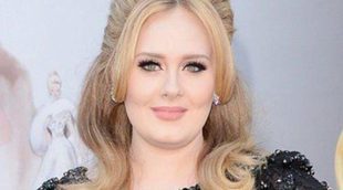 Adele copia a Lana del Rey y se tatúa 'paradise' en la mano