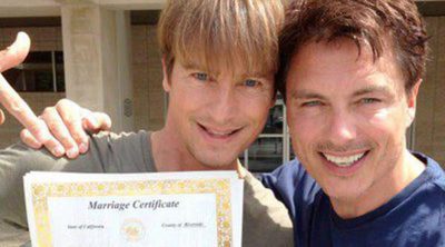 El actor John Barrowman se casa con Scott Gill en California tras la invalidación de la DOMA