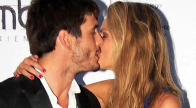 Amaia Salamanca y Yon González recrean el final feliz de 'Gran Hotel' con un romántico beso