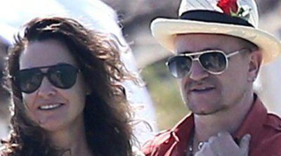 Bono y su esposa Ali Hewson disfrutan de unas vacaciones en la Riviera francesa con amigos