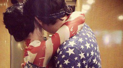 John Mayer y Katy Perry celebran el 4 de julio con un abrazo que confirma su reconciliación