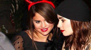 Selena Gomez celebra su cumpleaños rodeada de sus amigos y disfrazada de diablilla