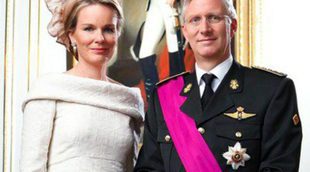 Los Reyes Felipe y Matilde de Bélgica y el resto de la Familia Real estrenan retratos tras la coronación