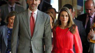 Los Príncipes Felipe y Letizia evitan acercarse al pueblo en la reunión del Instituto Cervantes en Cáceres