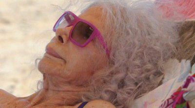 La Duquesa de Alba disfruta de una jornada de playa en Ibiza