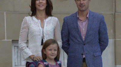 Federico y Mary de Dinamarca acompañan a la Princesa Isabel en su primer día de colegio