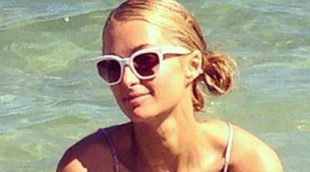 Paris Hilton continúa disfrutando del verano en Ibiza, esta vez en una fiesta de la espuma