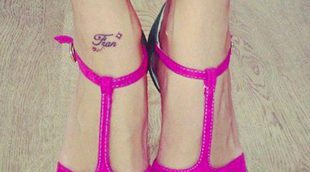 Jessica Bueno se tatúa el nombre de su hijo, Fran, en el pie derecho
