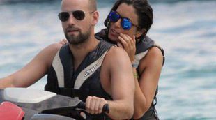 Gonzalo Miró y Ana Isabel Medinabeitia, divertido paseo en moto acuática por las aguas de Ibiza