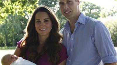Primeras fotos oficiales del Príncipe Guillermo y Kate Middleton con el Príncipe Jorge de Cambridge