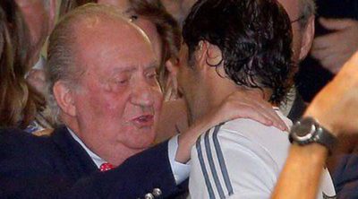 El Rey Juan Carlos, testigo de la vuelta de Raúl González al Santiago Bernabéu