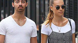 Joe Jonas y Blanda Eggenschwiler, paseo romántico cogidos de la mano por Nueva York