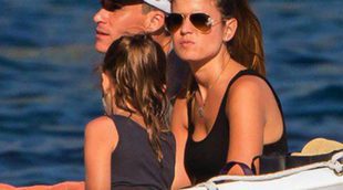 Callejón disfruta de un día en el mar con su novia Marta Ponseti y su hija en Capri