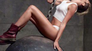Miley Cyrus seduce sobre una bola de demolición en la portada de su nuevo single, 'Wrecking Ball'