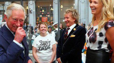El Príncipe Carlos, Rod Stewart y Penny Lancaster unen sus fuerzas en la tienda solidaria Tomorrow's Store