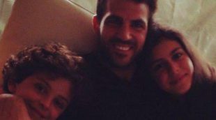 Cesc Fàbregas muestra orgulloso una foto con los hijos de Daniella Semaan y Elie Taktouk