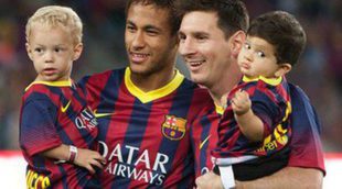 Thiago Messi y David Lucca, dos pequeños futbolistas en la foto de equipo del Barça